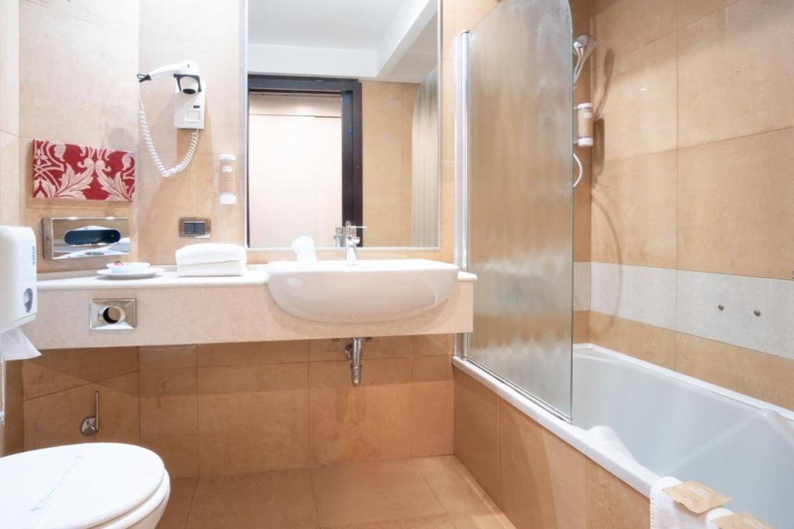 Double Room,1635245032:JPEG